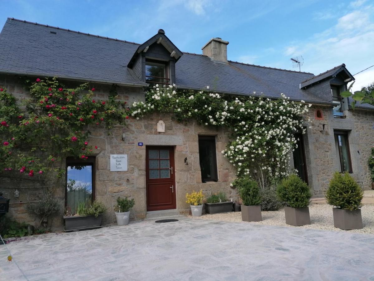 Pierre-Feuille-Ciseaux Hotel Parigné Buitenkant foto