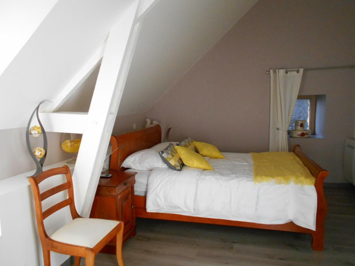 Pierre-Feuille-Ciseaux Hotel Parigné Buitenkant foto
