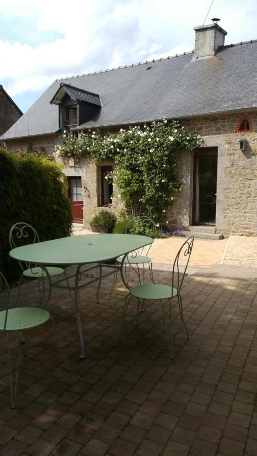 Pierre-Feuille-Ciseaux Hotel Parigné Buitenkant foto